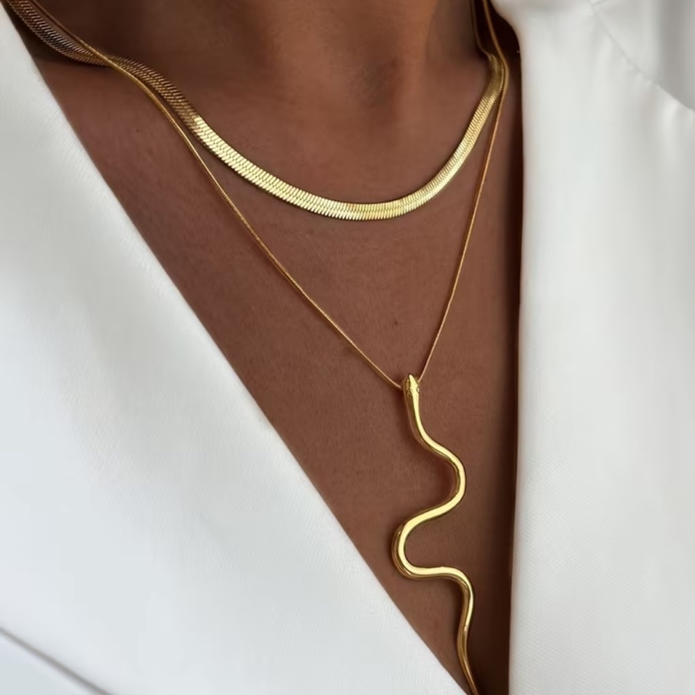NEW! Elegant Double Layer Gold Snake Pendant Necklace.   🐍 B0-26